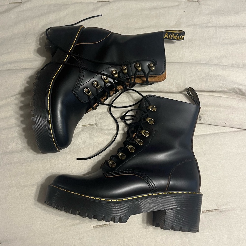 Dr. Doc Martens Leona Boot excellent condition